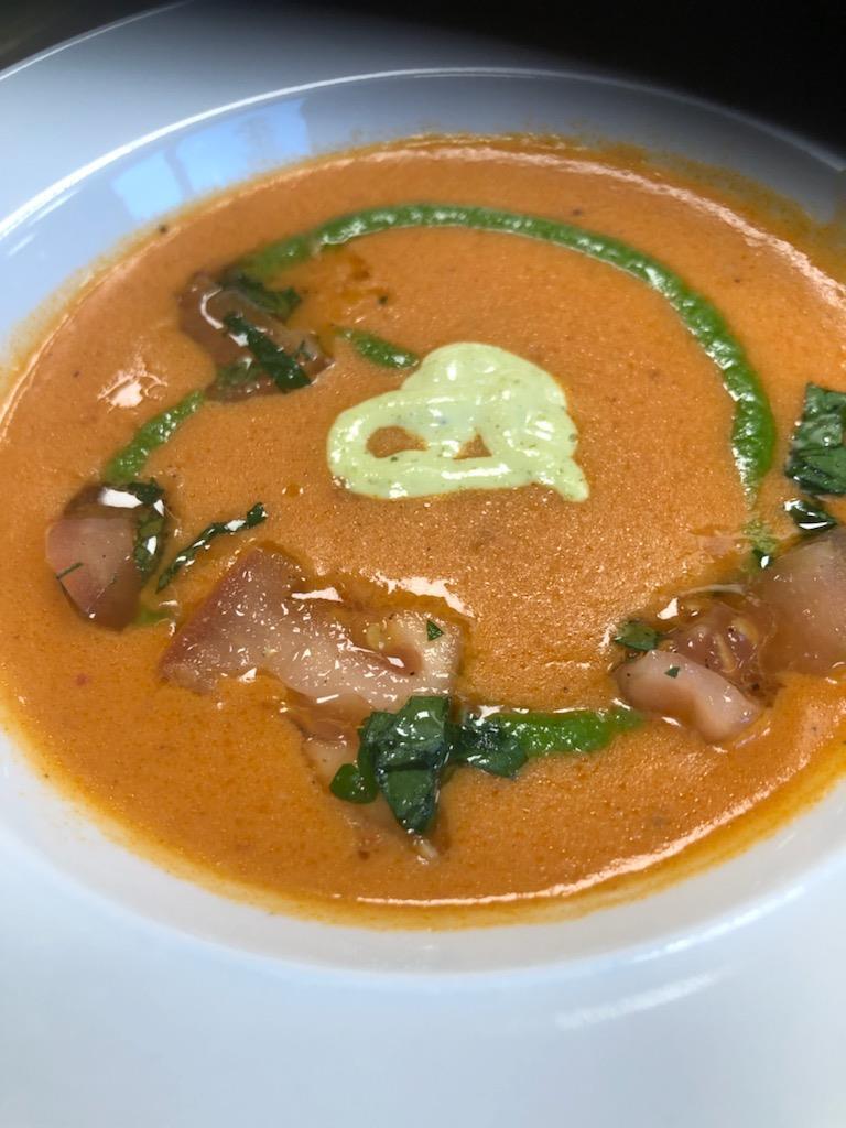 Tallerken med tomatsuppe. Foto - Klikk for stort bilde